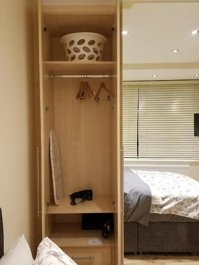London Luxury 1 Bed Flat 4 Mins To Ilford Stn - Kitchen, Garden, Parking, Wifi公寓 0*,