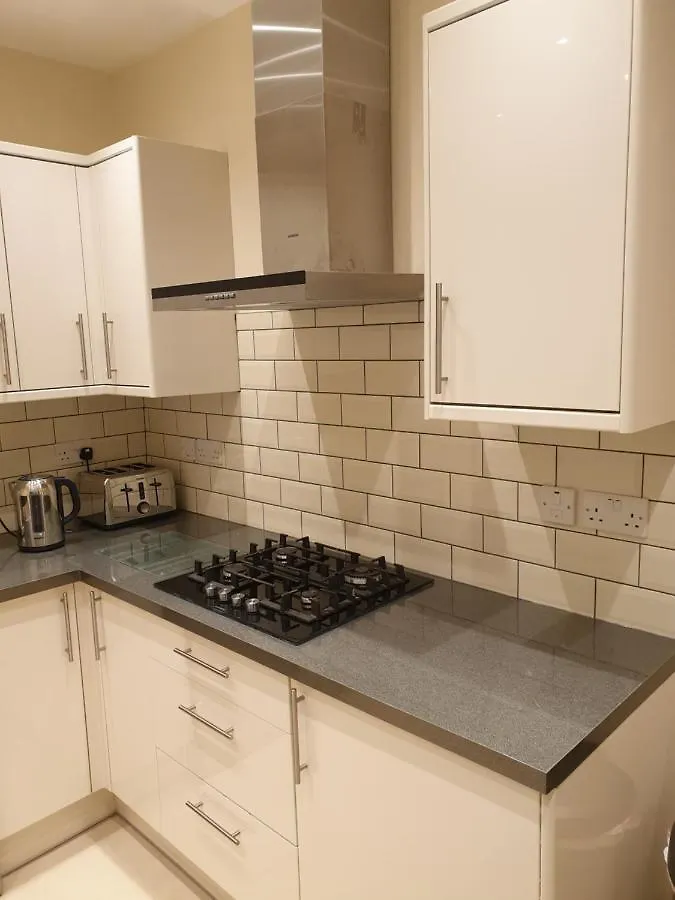London Luxury 1 Bed Flat 4 Mins To Ilford Stn - Kitchen, Garden, Parking, Wifi公寓