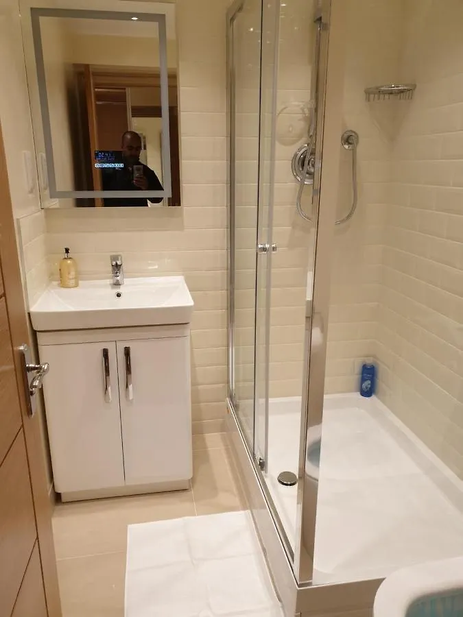 Апартаменты London Luxury 1 Bed Flat 4 Mins To Ilford Stn - Kitchen, Garden, Parking, Wifi Великобритания