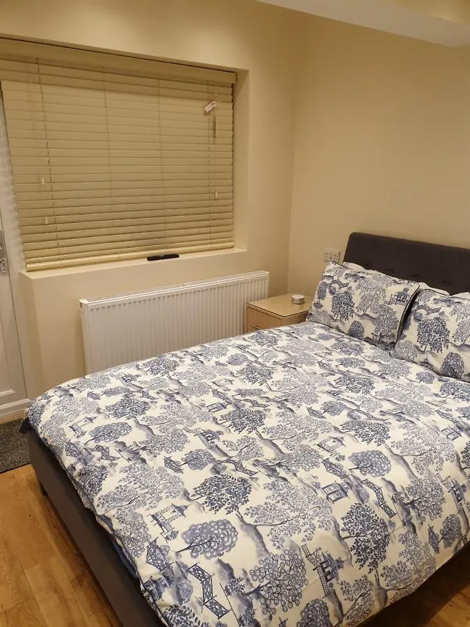 London Luxury 1 Bed Flat 4 Mins To Ilford Stn - Kitchen, Garden, Parking, Wifi Lejlighed